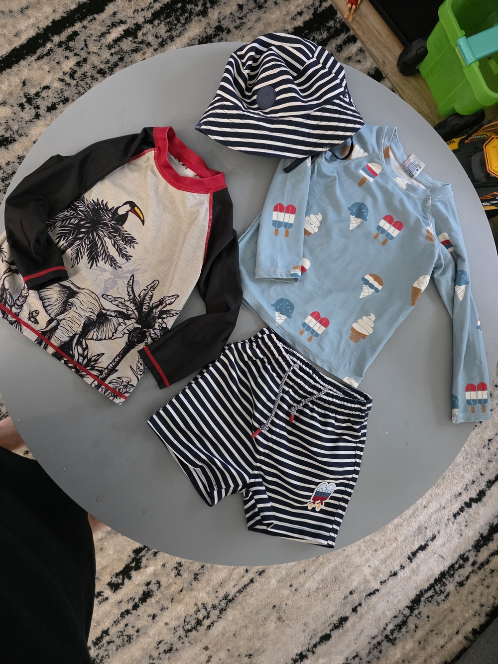 Maillot De Bain Souris Mini Et Un Haut Supplementaire